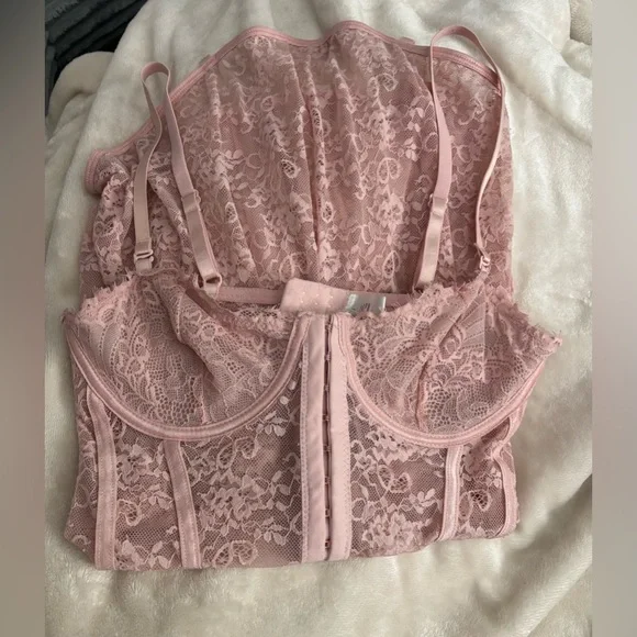 Fashion nova lace slip dress - Picture 2 of 6